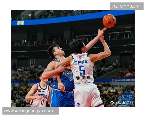 中国男篮八一队与新疆队激战正酣谁能在这场对决中笑到最后